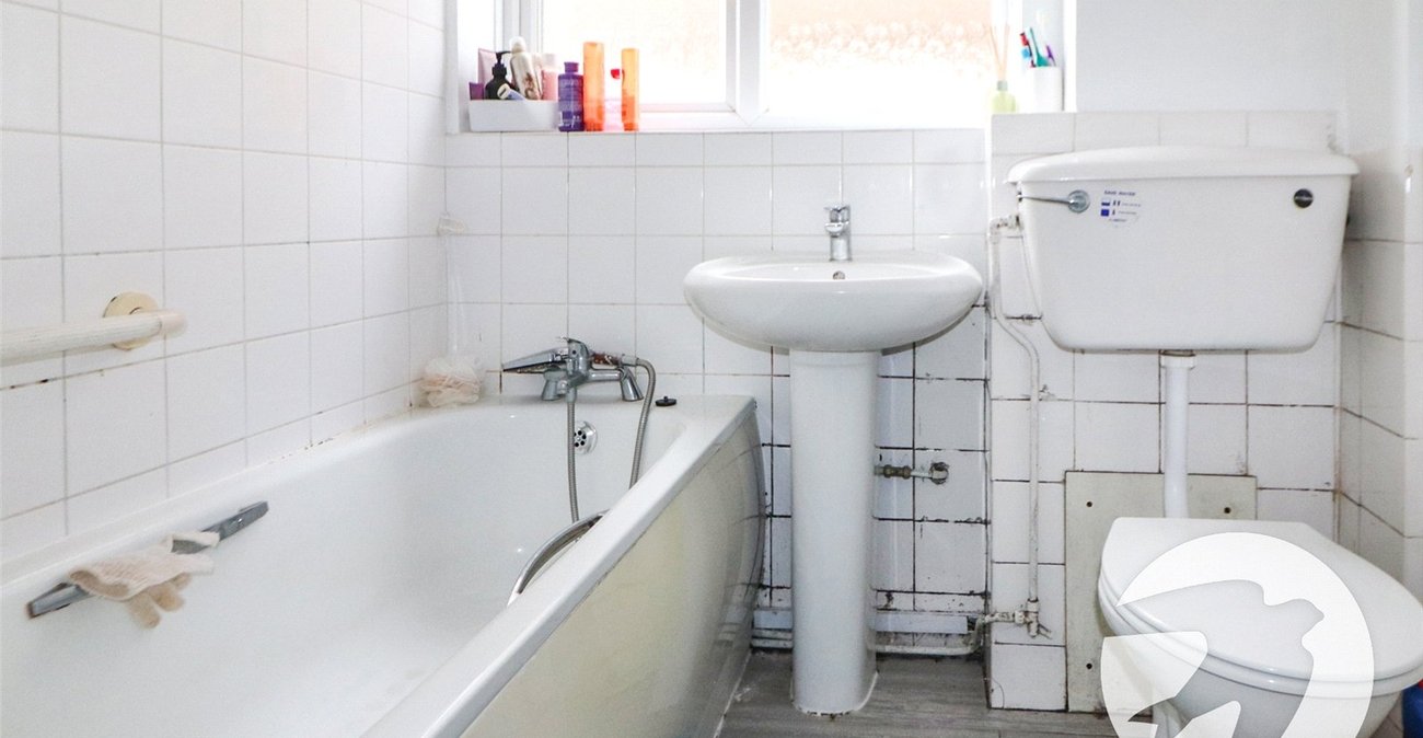 2 bedroom property for sale in Erith | Robinson Jackson