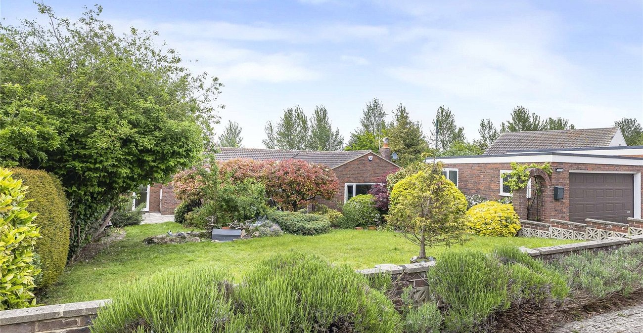 3 bedroom bungalow for sale in Rochester | Robinson Michael & Jackson