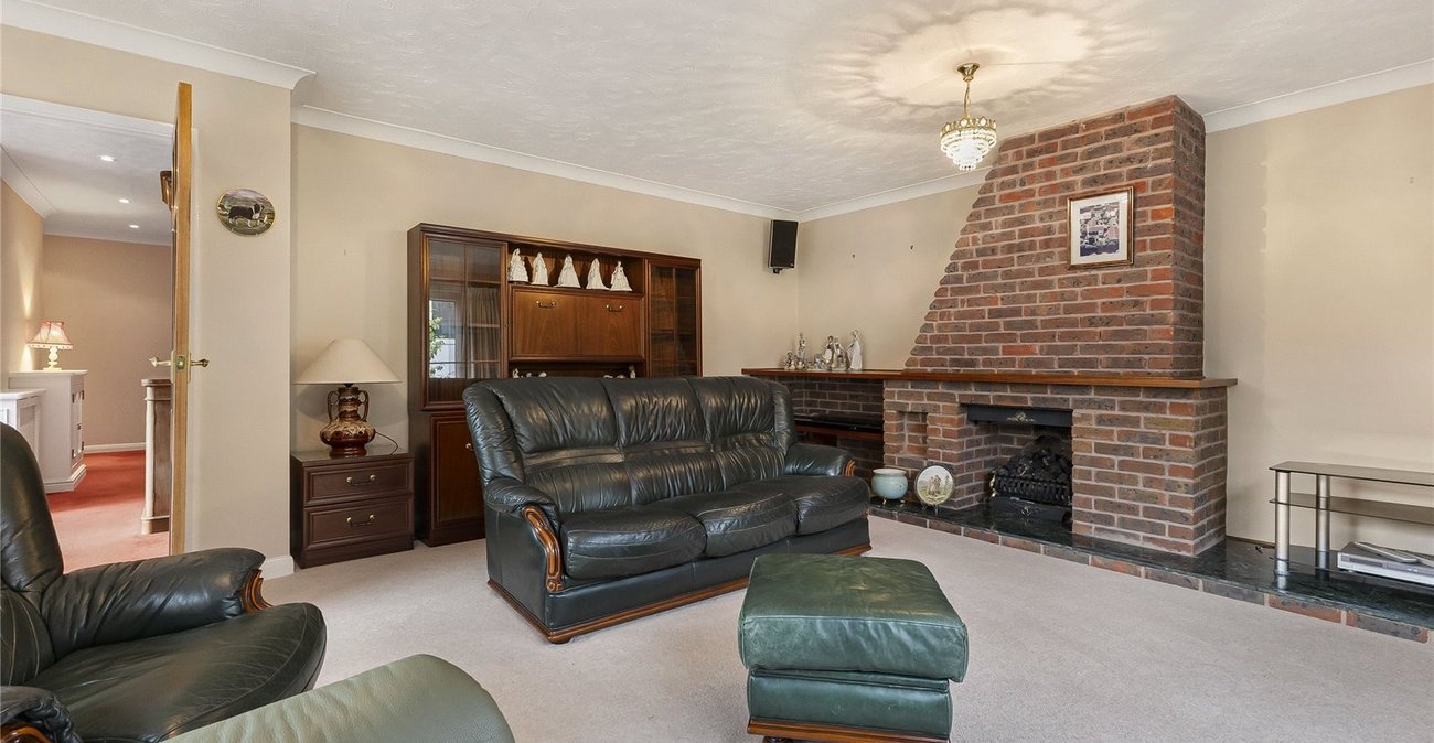 3 bedroom bungalow for sale in Rochester | Robinson Michael & Jackson