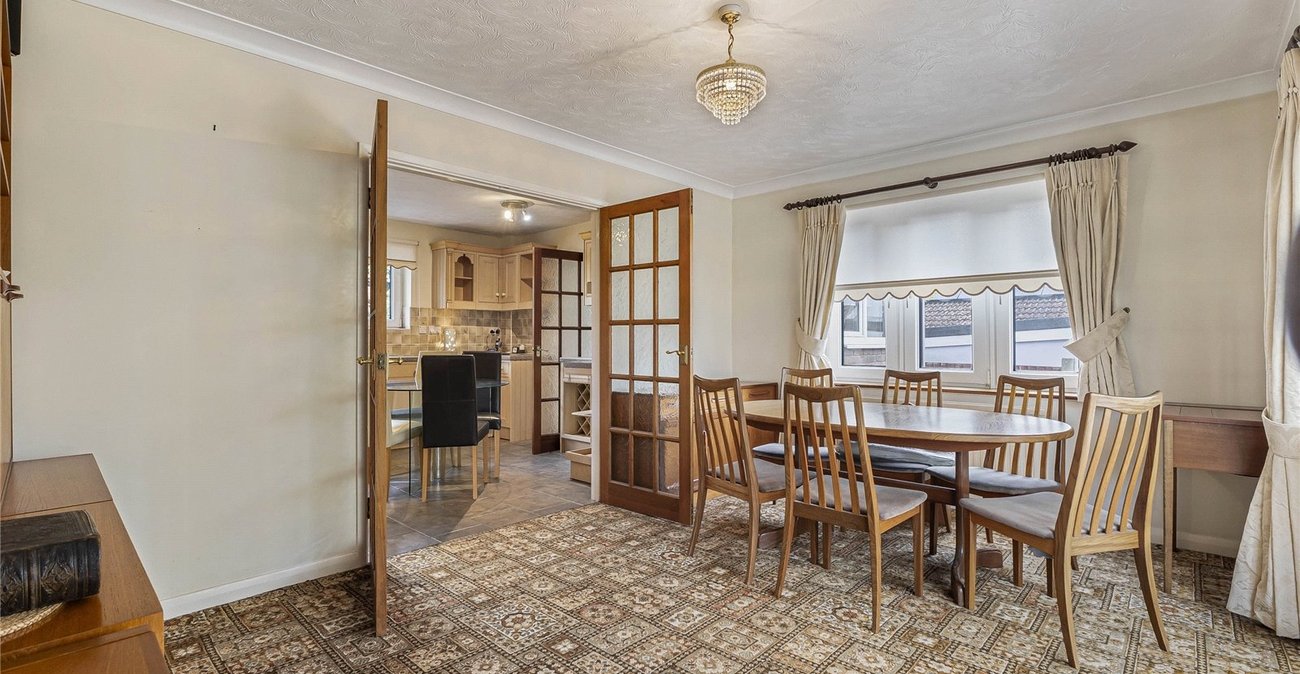 3 bedroom bungalow for sale in Rochester | Robinson Michael & Jackson