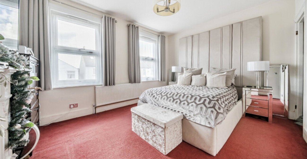 2 bedroom house for sale in Erith | Robinson Jackson