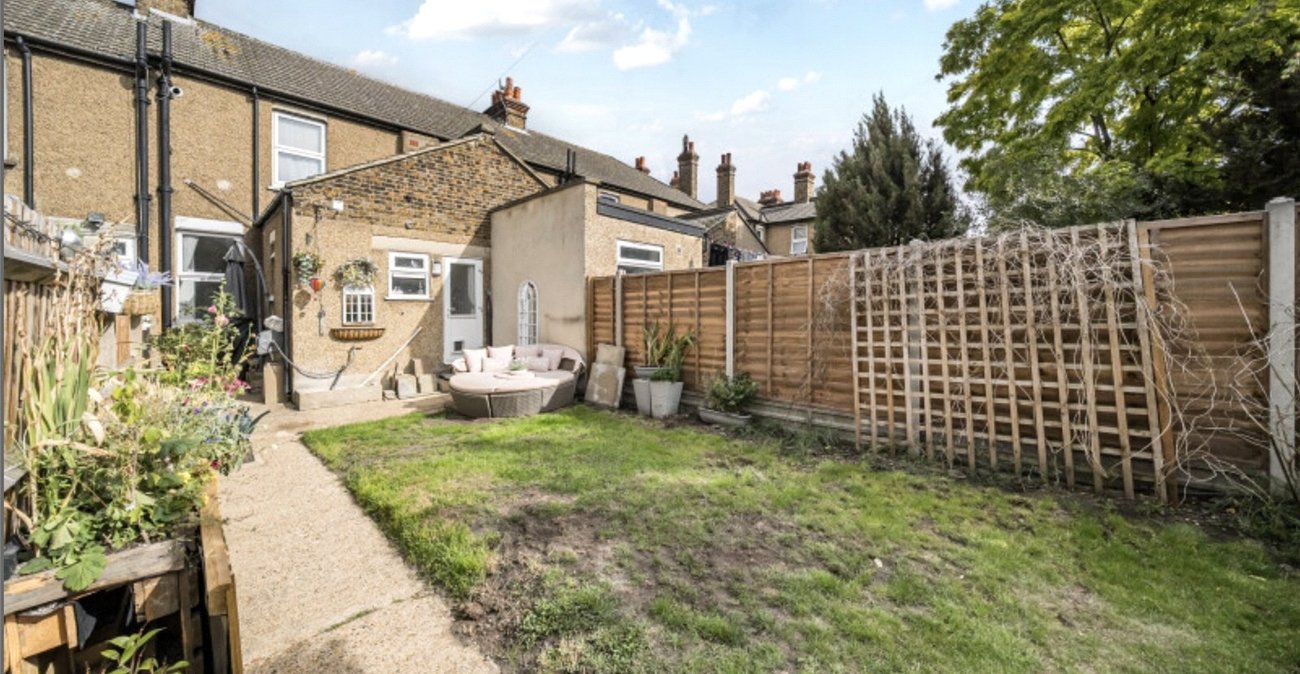 2 bedroom house for sale in Erith | Robinson Jackson