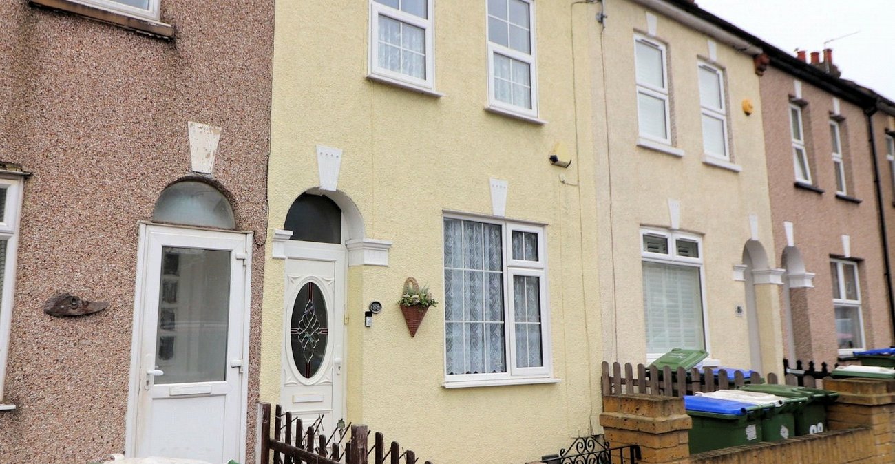 3 bedroom house for sale in Erith | Robinson Jackson