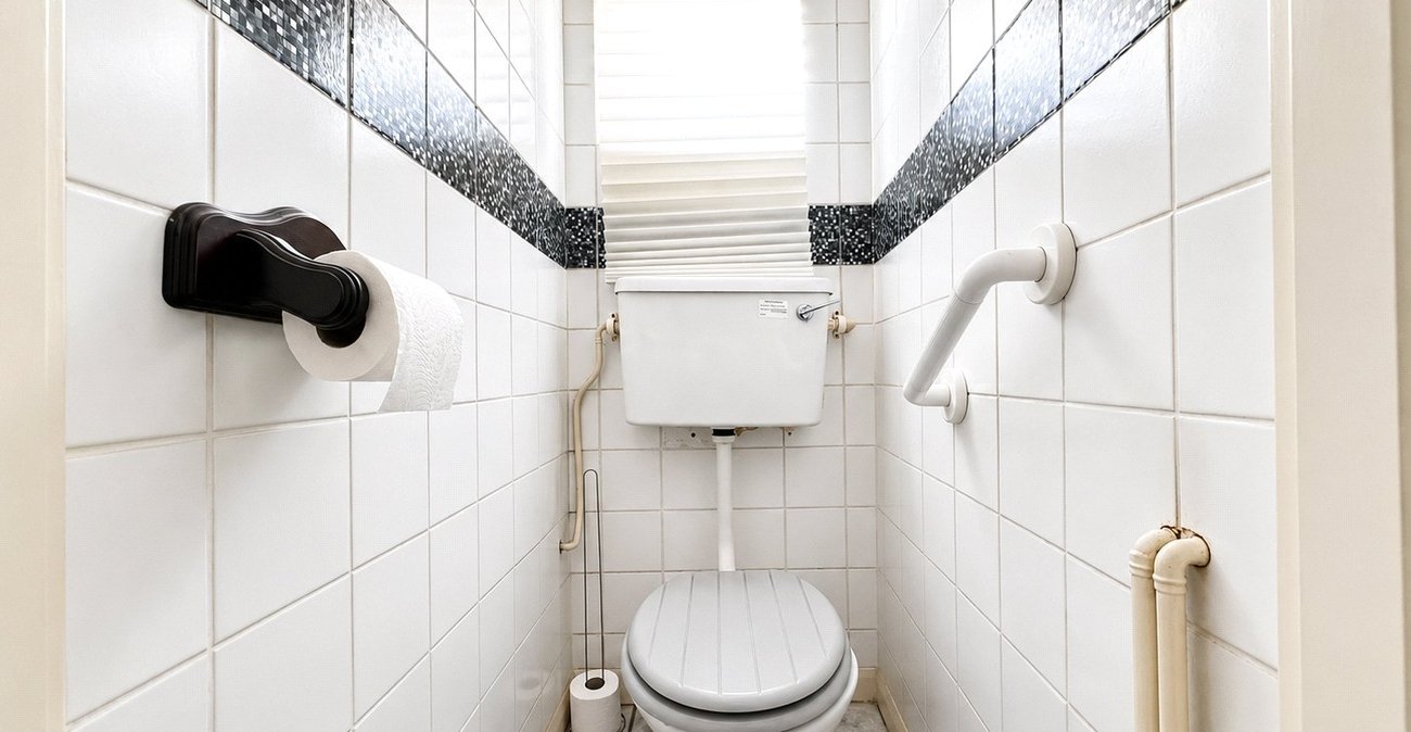 3 bedroom house for sale in London | Robinson Jackson