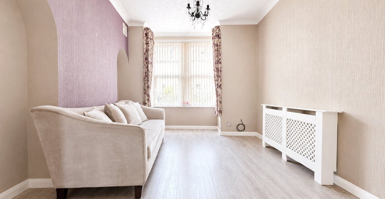 3 bedroom house for sale in London | Robinson Jackson