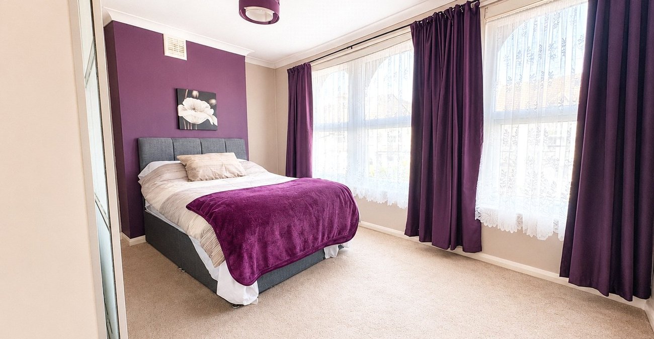 3 bedroom house for sale in London | Robinson Jackson