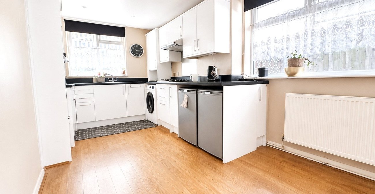 3 bedroom house for sale in London | Robinson Jackson