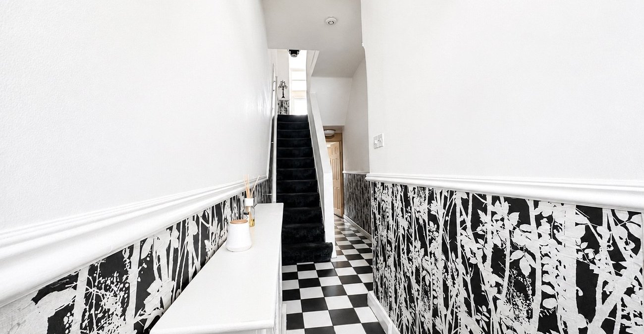 3 bedroom house for sale in London | Robinson Jackson