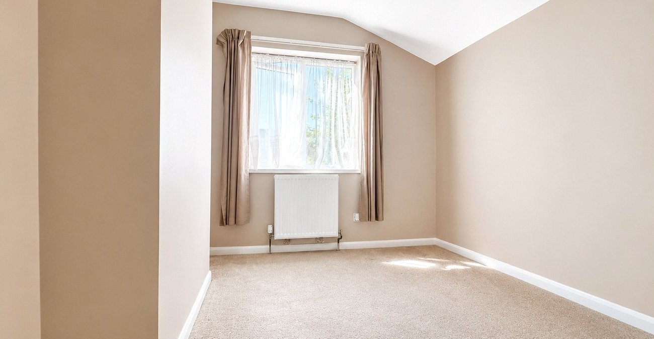 3 bedroom house for sale in London | Robinson Jackson