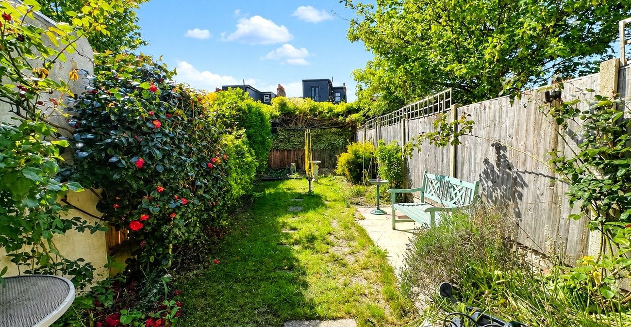 3 bedroom house for sale in London | Robinson Jackson