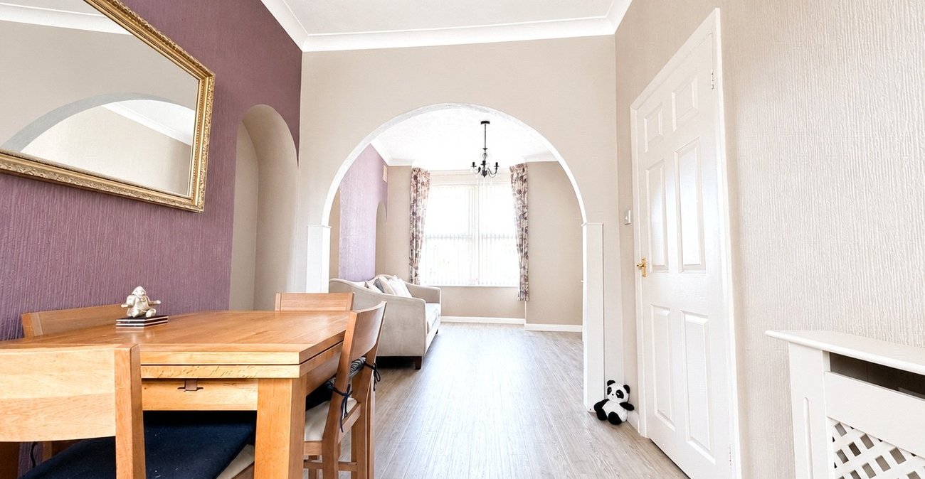 3 bedroom house for sale in London | Robinson Jackson