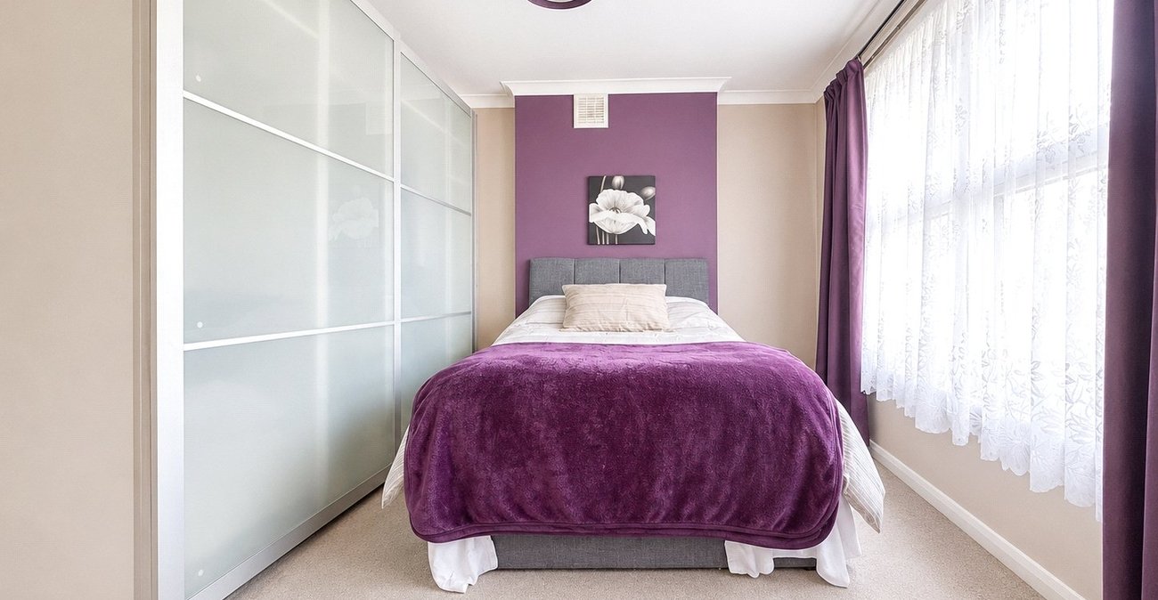 3 bedroom house for sale in London | Robinson Jackson