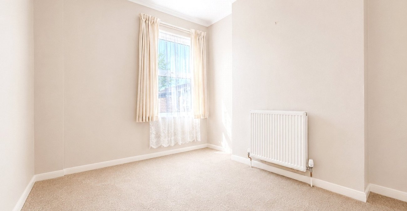 3 bedroom house for sale in London | Robinson Jackson
