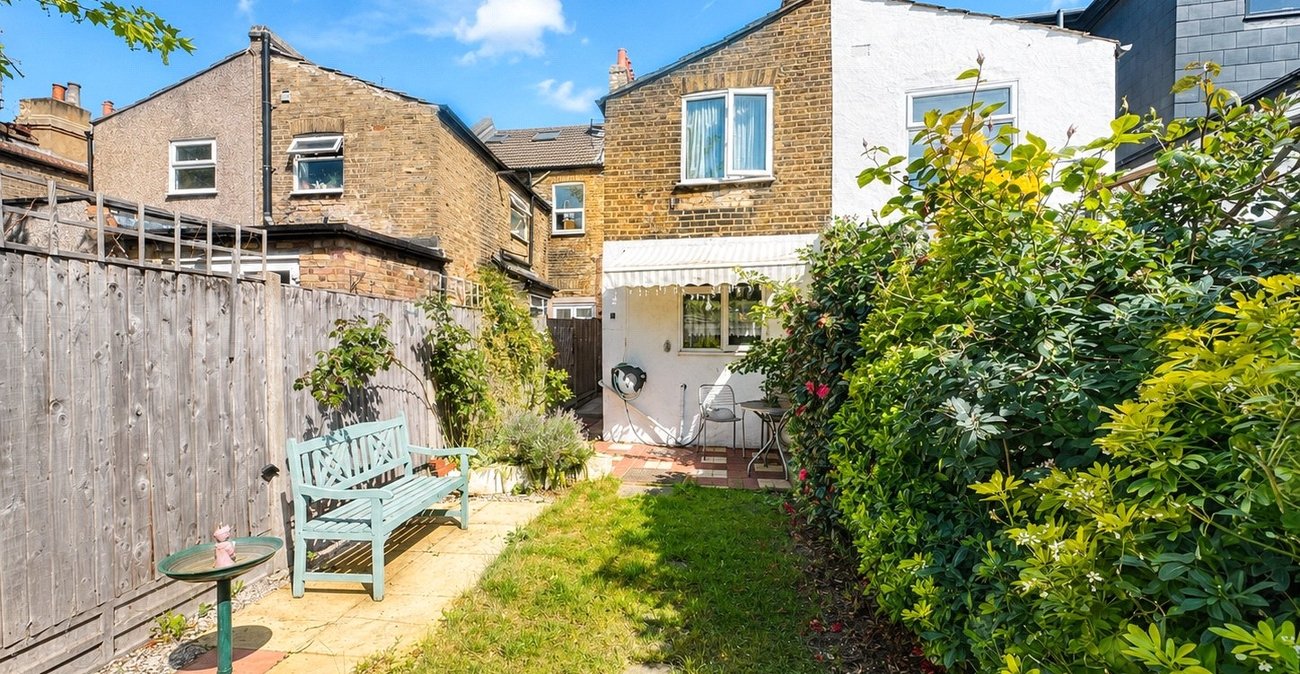 3 bedroom house for sale in London | Robinson Jackson