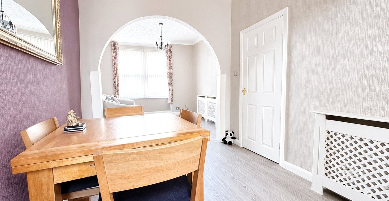 3 bedroom house for sale in London | Robinson Jackson