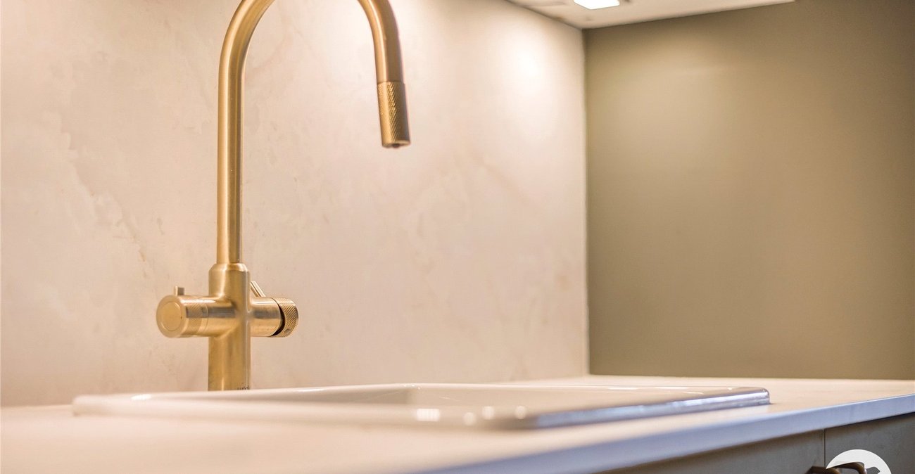 4 bedroom house for sale in London | Robinson Jackson