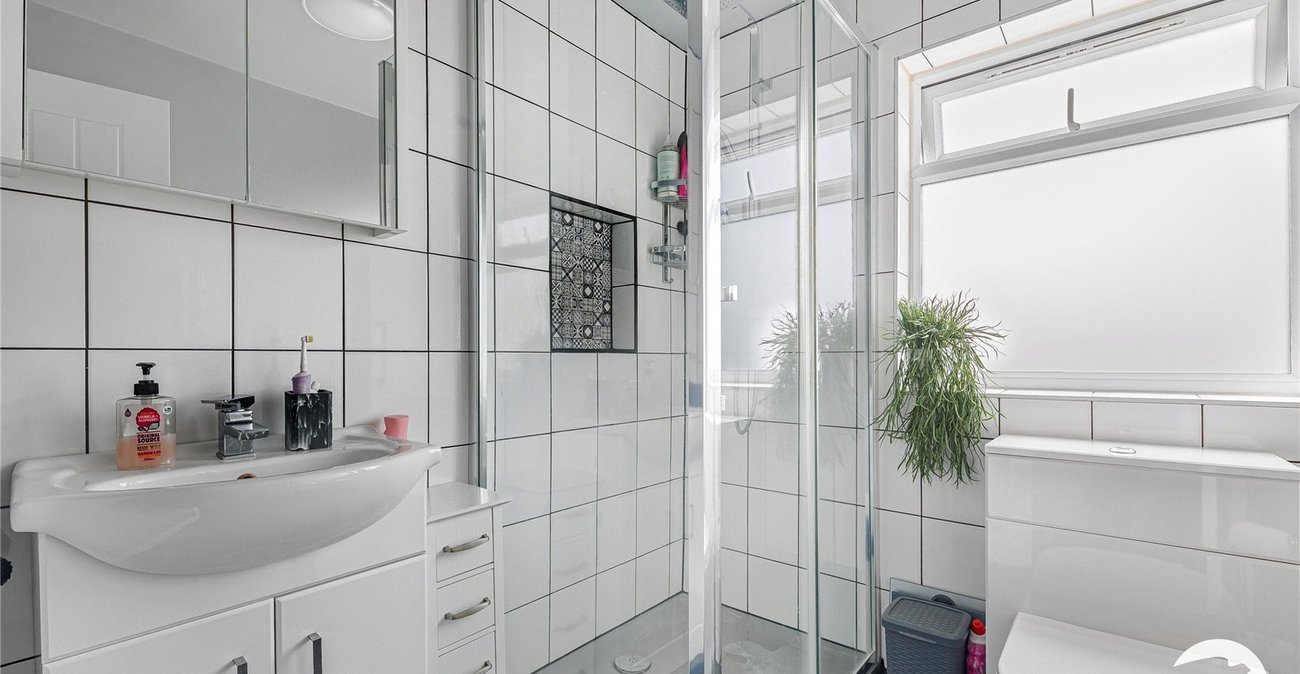 4 bedroom house for sale in London | Robinson Jackson