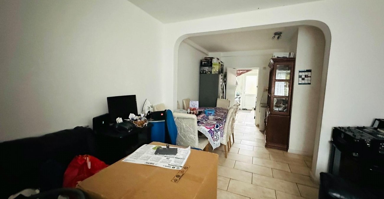 5 bedroom house for sale in London | Robinson Jackson