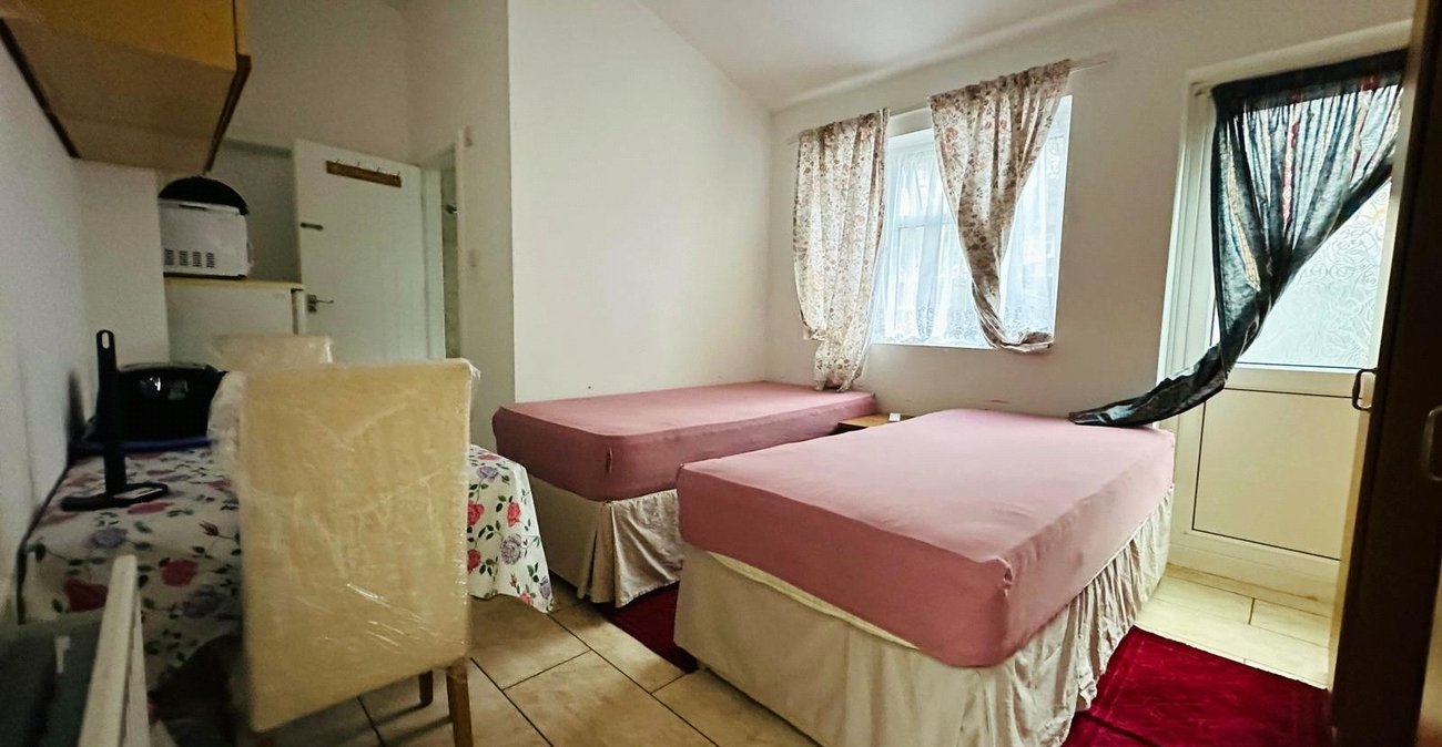 5 bedroom house for sale in London | Robinson Jackson