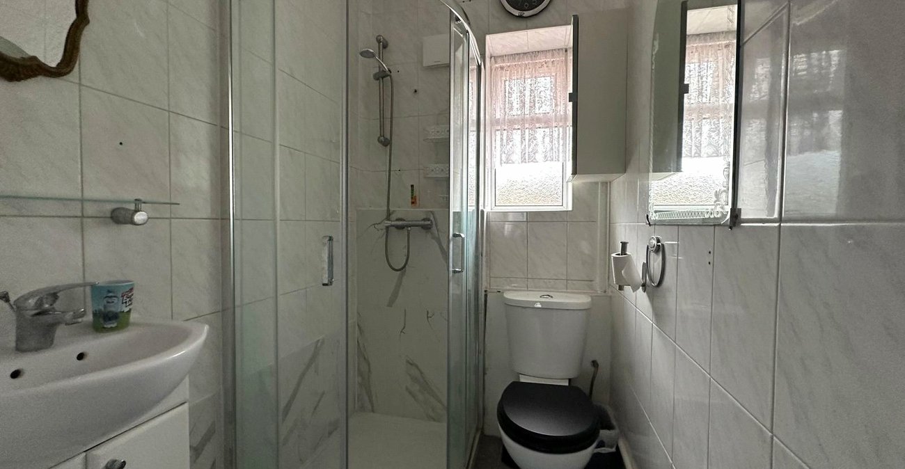 5 bedroom house for sale in London | Robinson Jackson