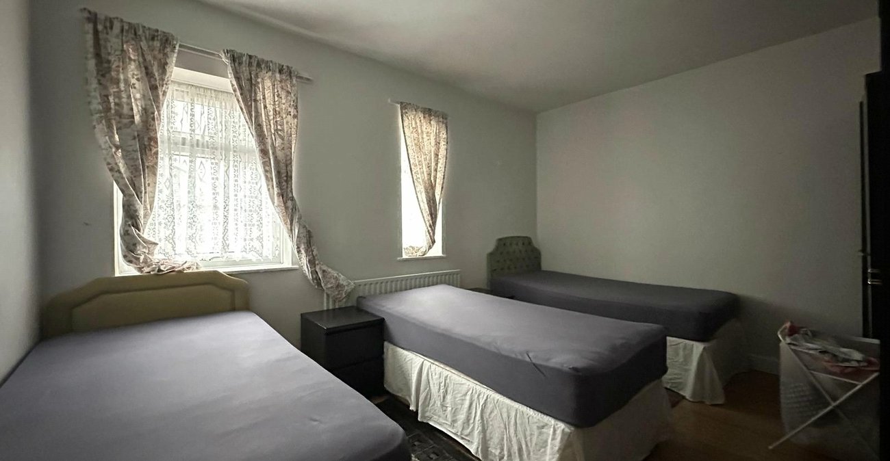 5 bedroom house for sale in London | Robinson Jackson