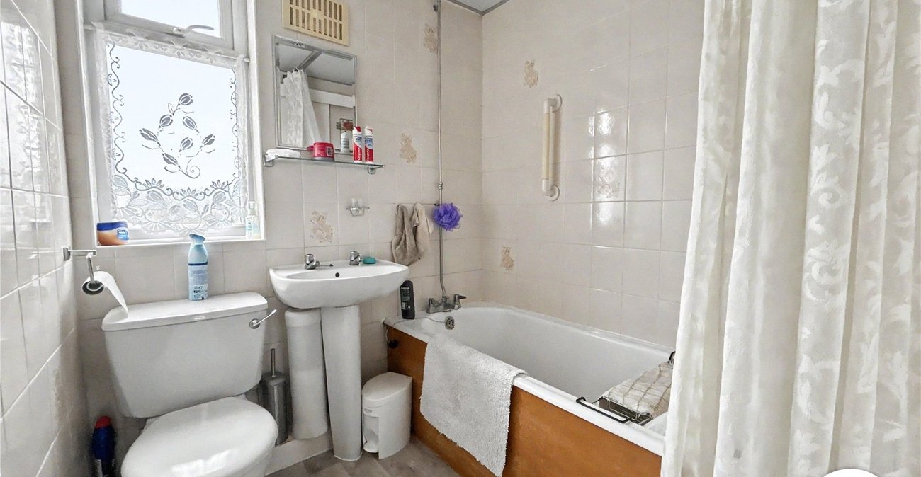 3 bedroom house for sale in Sidcup | Robinson Jackson