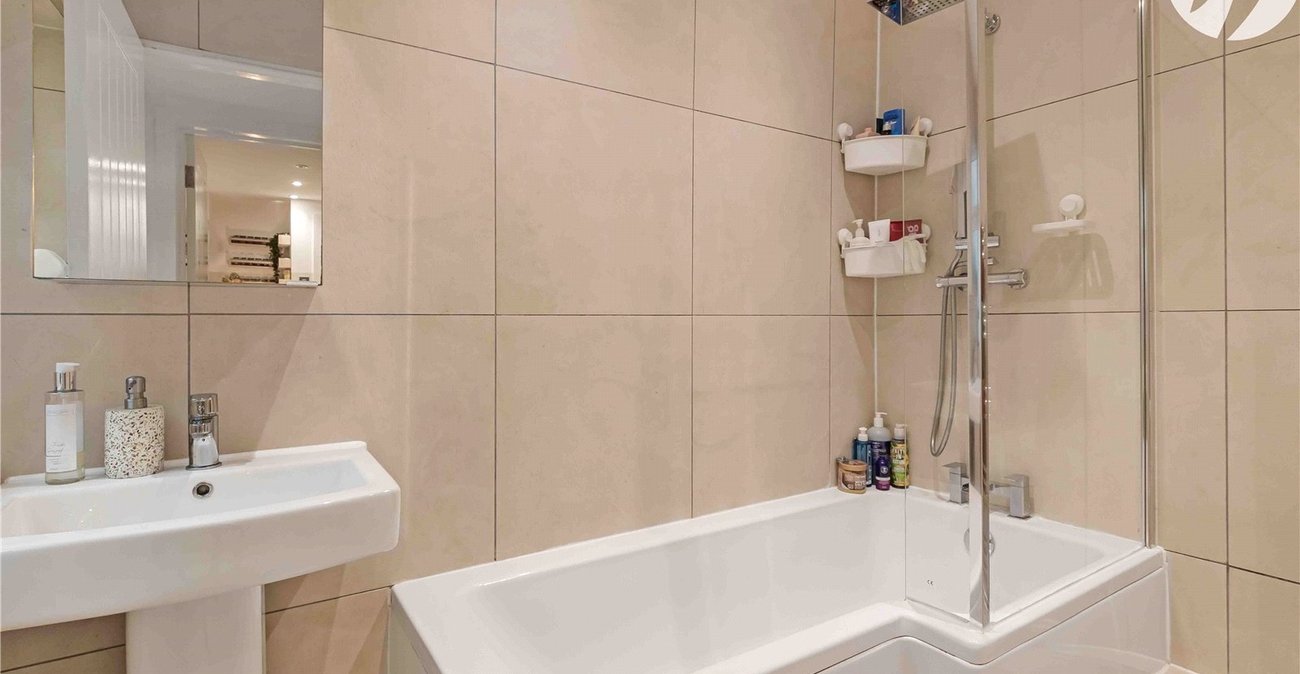 3 bedroom house for sale in Woolwich | Robinson Jackson