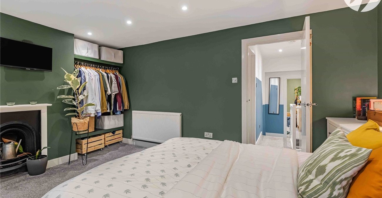 3 bedroom house for sale in Woolwich | Robinson Jackson