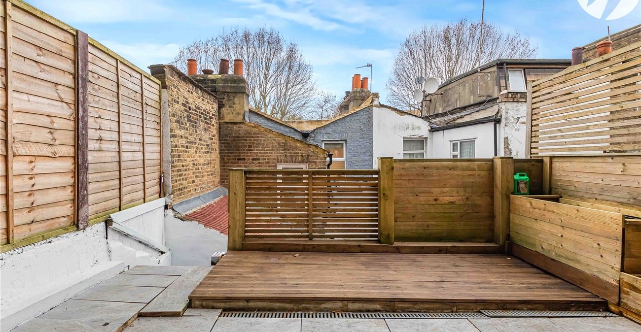 3 bedroom house for sale in Woolwich | Robinson Jackson