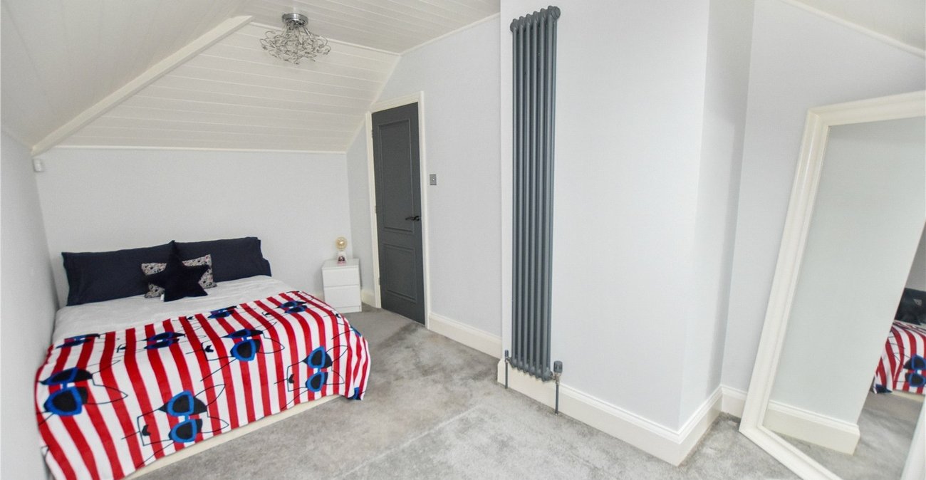 4 bedroom bungalow for sale in Bexleyheath | Robinson Jackson