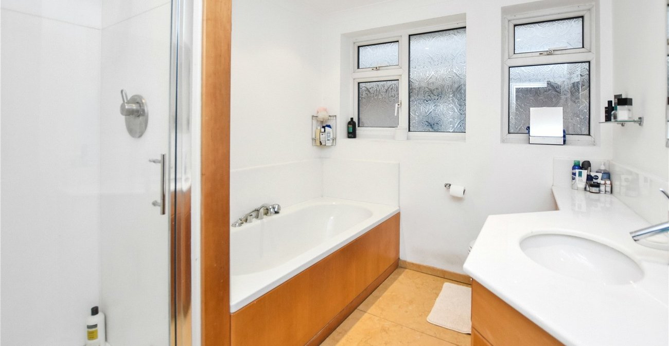 4 bedroom bungalow for sale in Bexleyheath | Robinson Jackson