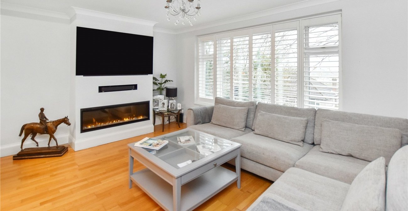 4 bedroom bungalow for sale in Bexleyheath | Robinson Jackson