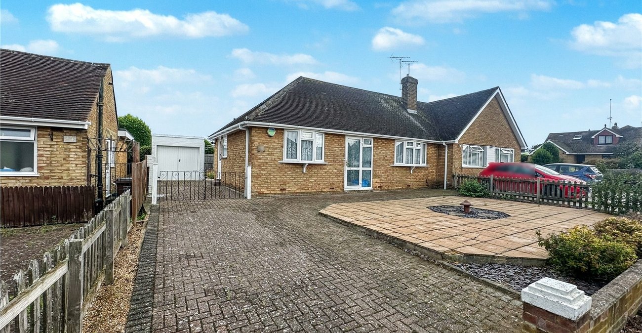 2 bedroom bungalow for sale in Rainham | Robinson Michael & Jackson