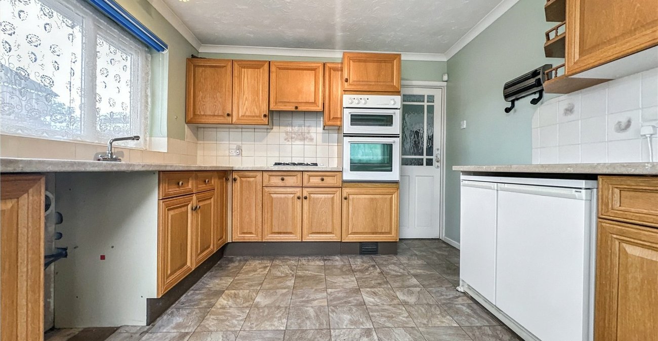 2 bedroom bungalow for sale in Rainham | Robinson Michael & Jackson