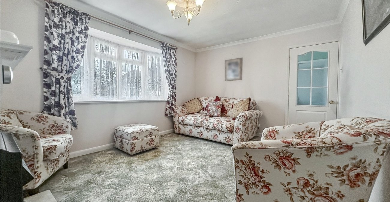 2 bedroom bungalow for sale in Rainham | Robinson Michael & Jackson
