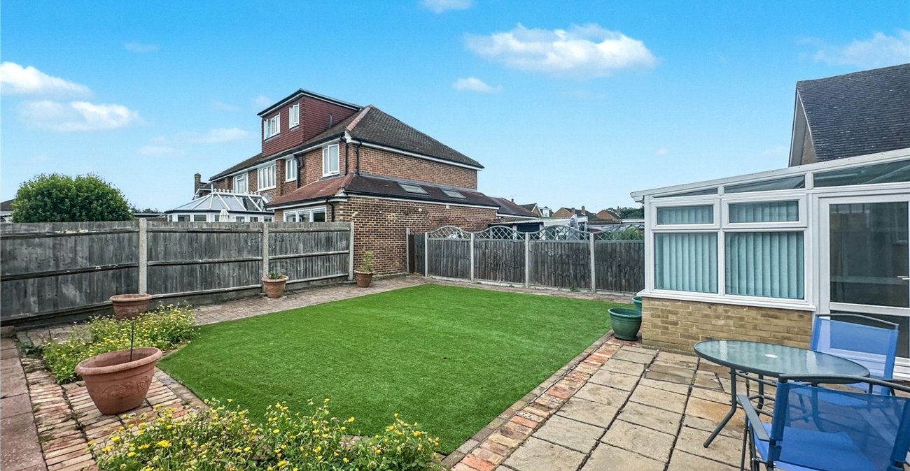 2 bedroom bungalow for sale in Rainham | Robinson Michael & Jackson