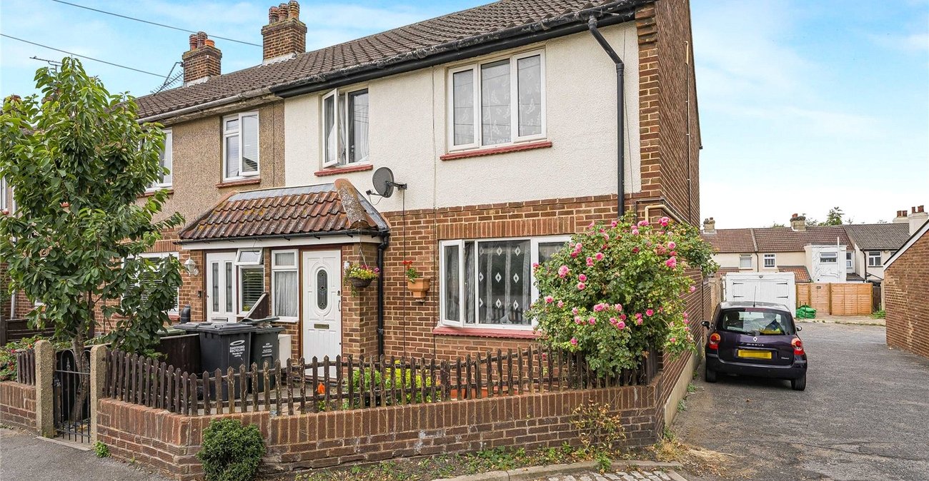 3 bedroom house for sale in Swanscombe | Robinson Jackson