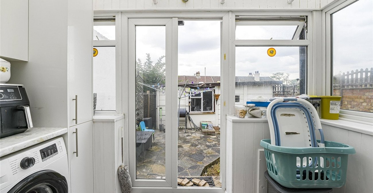 3 bedroom house for sale in Swanscombe | Robinson Jackson