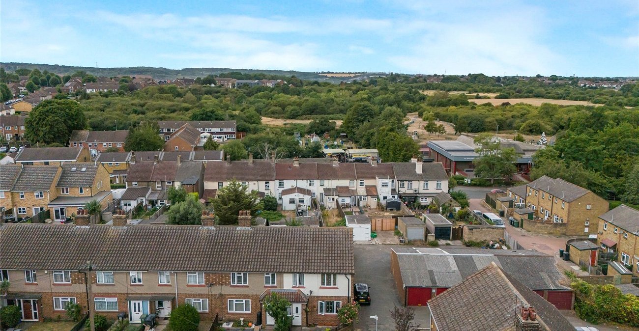 3 bedroom house for sale in Swanscombe | Robinson Jackson