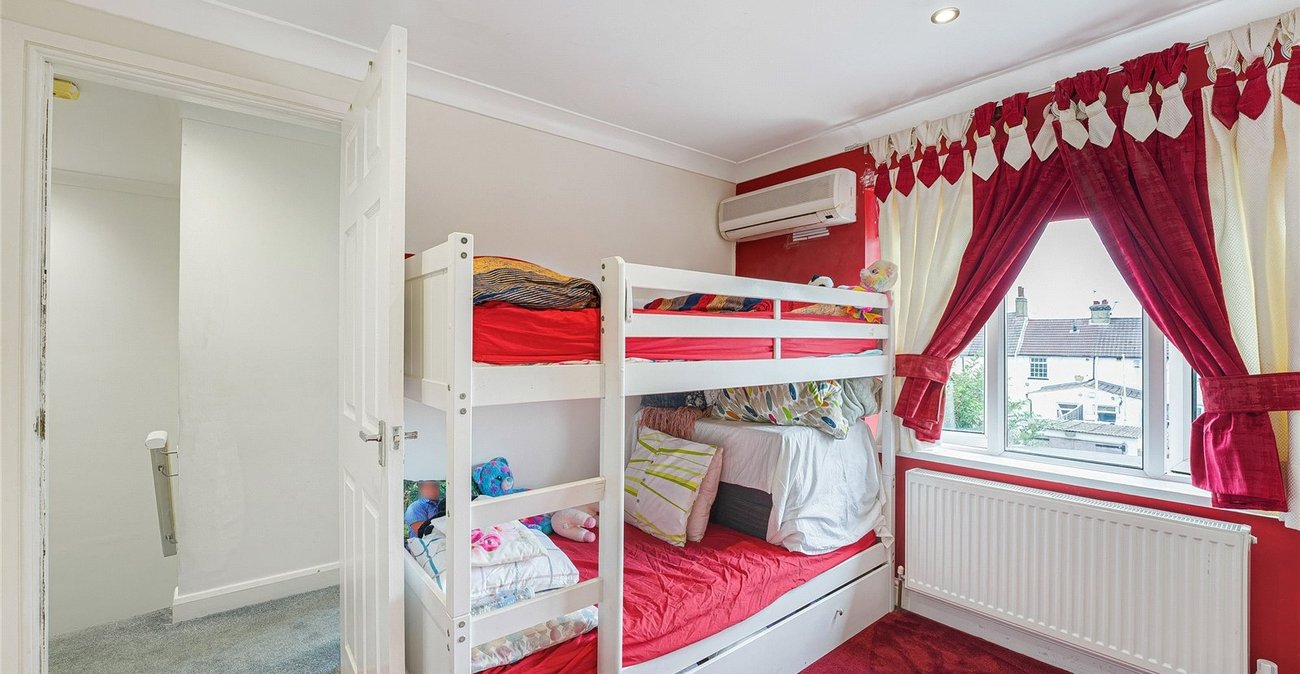 3 bedroom house for sale in Swanscombe | Robinson Jackson