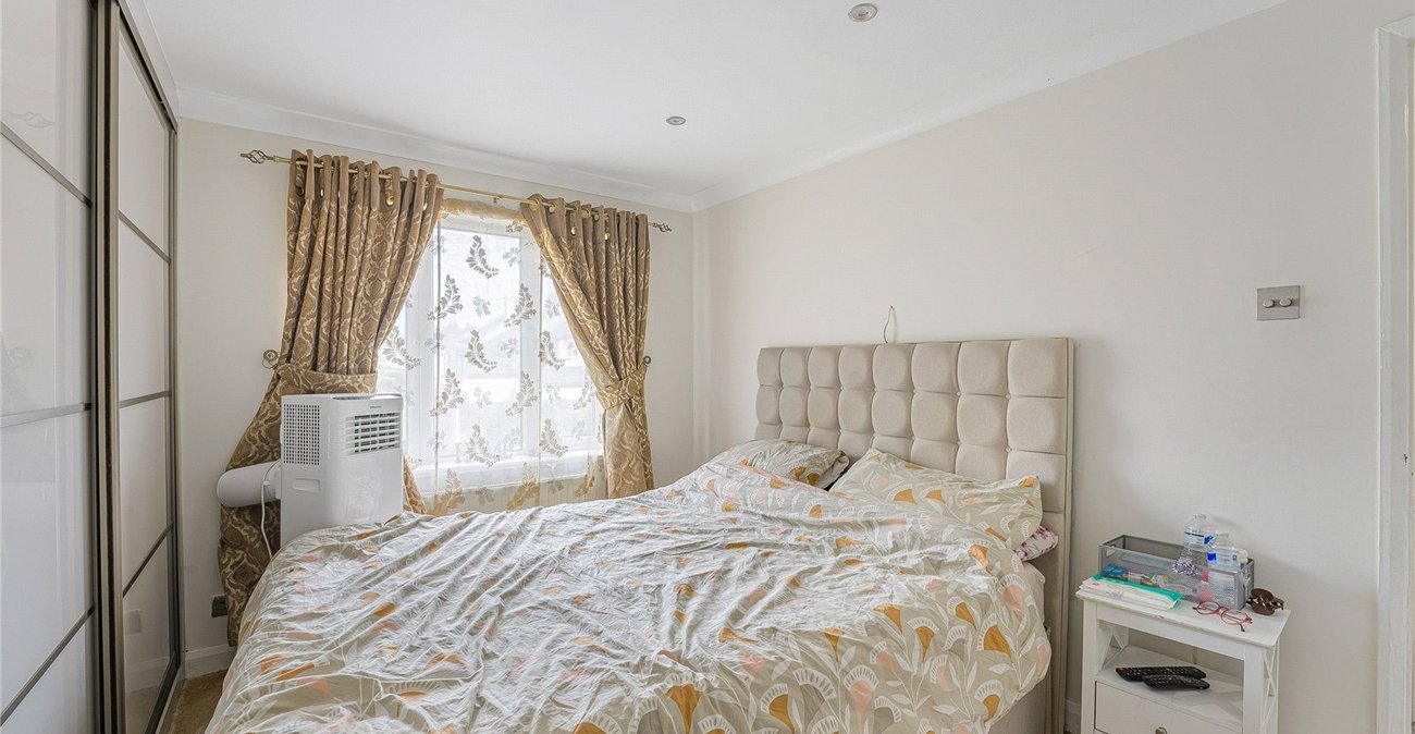 3 bedroom house for sale in Swanscombe | Robinson Jackson