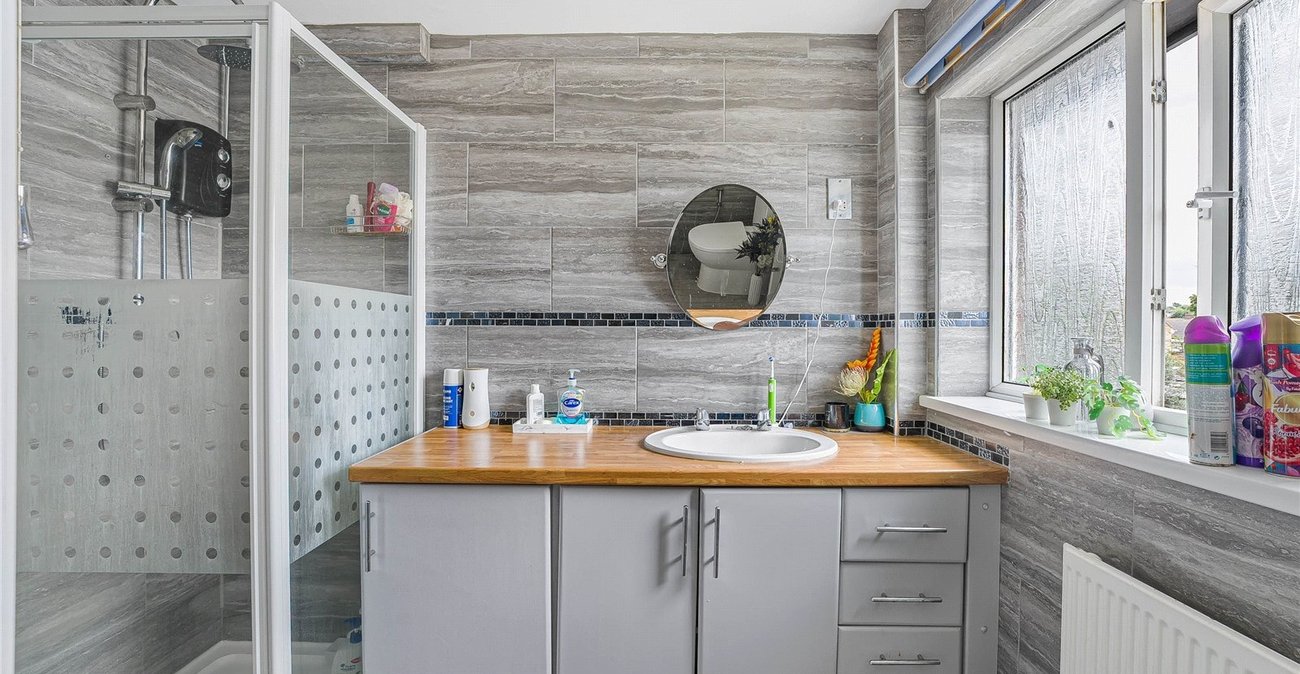 3 bedroom house for sale in Swanscombe | Robinson Jackson