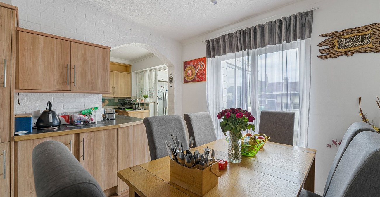 3 bedroom house for sale in Swanscombe | Robinson Jackson