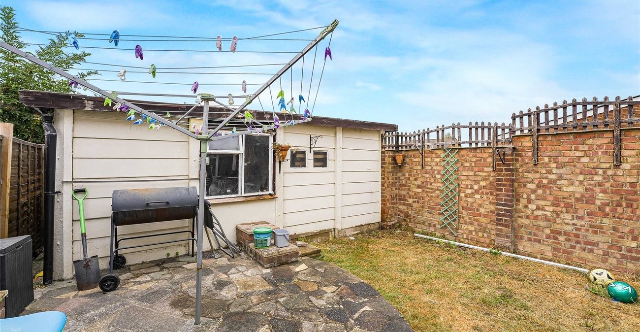 3 bedroom house for sale in Swanscombe | Robinson Jackson
