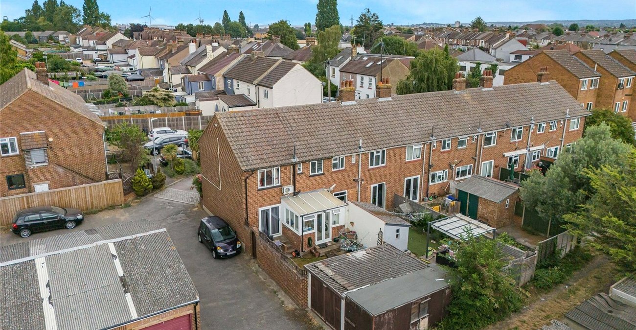 3 bedroom house for sale in Swanscombe | Robinson Jackson