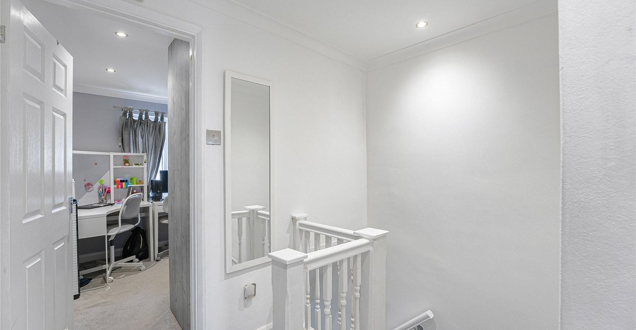 3 bedroom house for sale in Swanscombe | Robinson Jackson