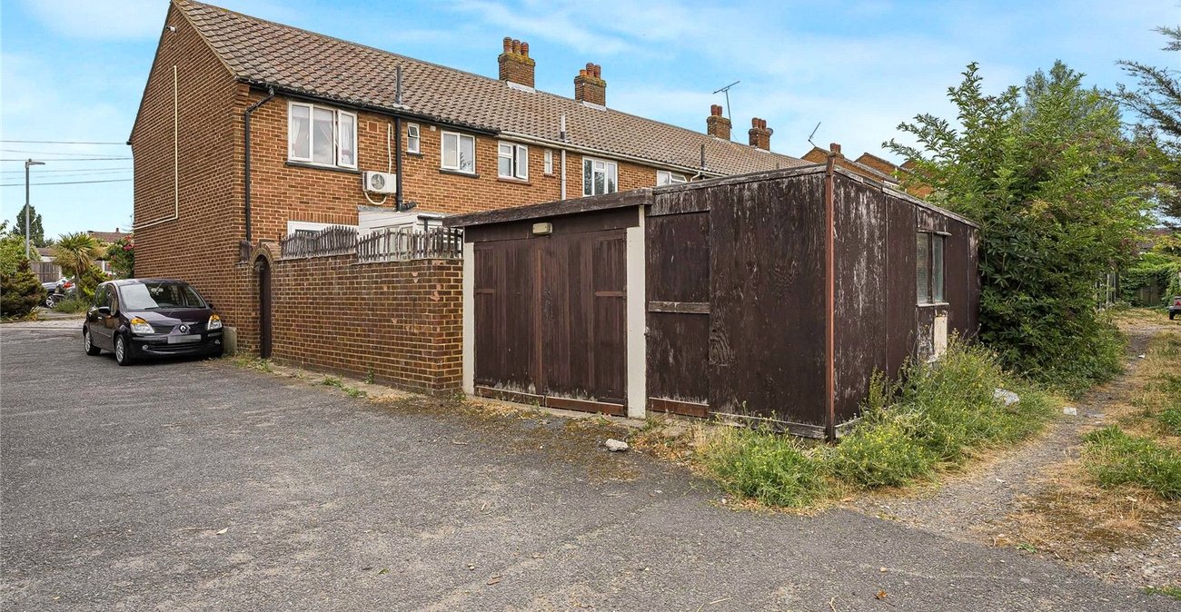 3 bedroom house for sale in Swanscombe | Robinson Jackson