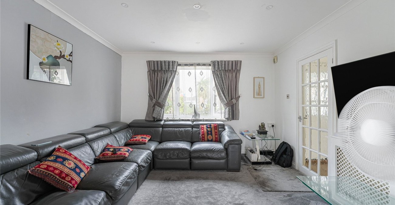 3 bedroom house for sale in Swanscombe | Robinson Jackson