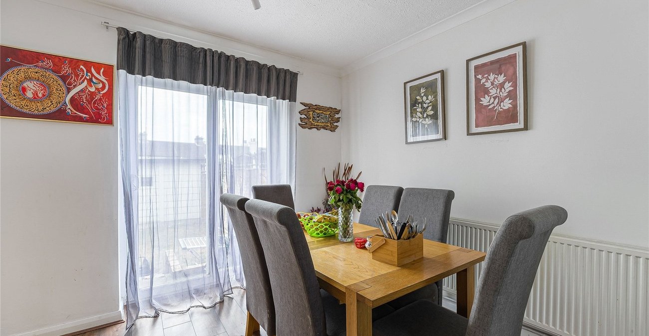 3 bedroom house for sale in Swanscombe | Robinson Jackson