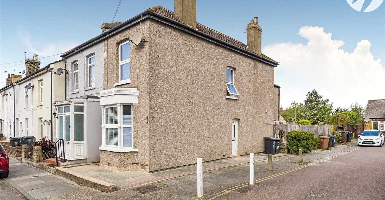 2 bedroom house for sale in Swanscombe | Robinson Jackson